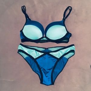 32A Colorblock Victoria’s Secret Dream Angel Bra